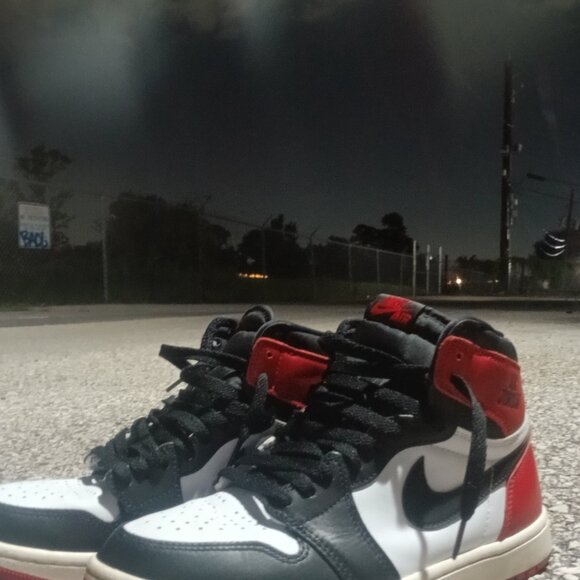 AIR JORDAN RETRO 1 2025 - Picture 1 of 3